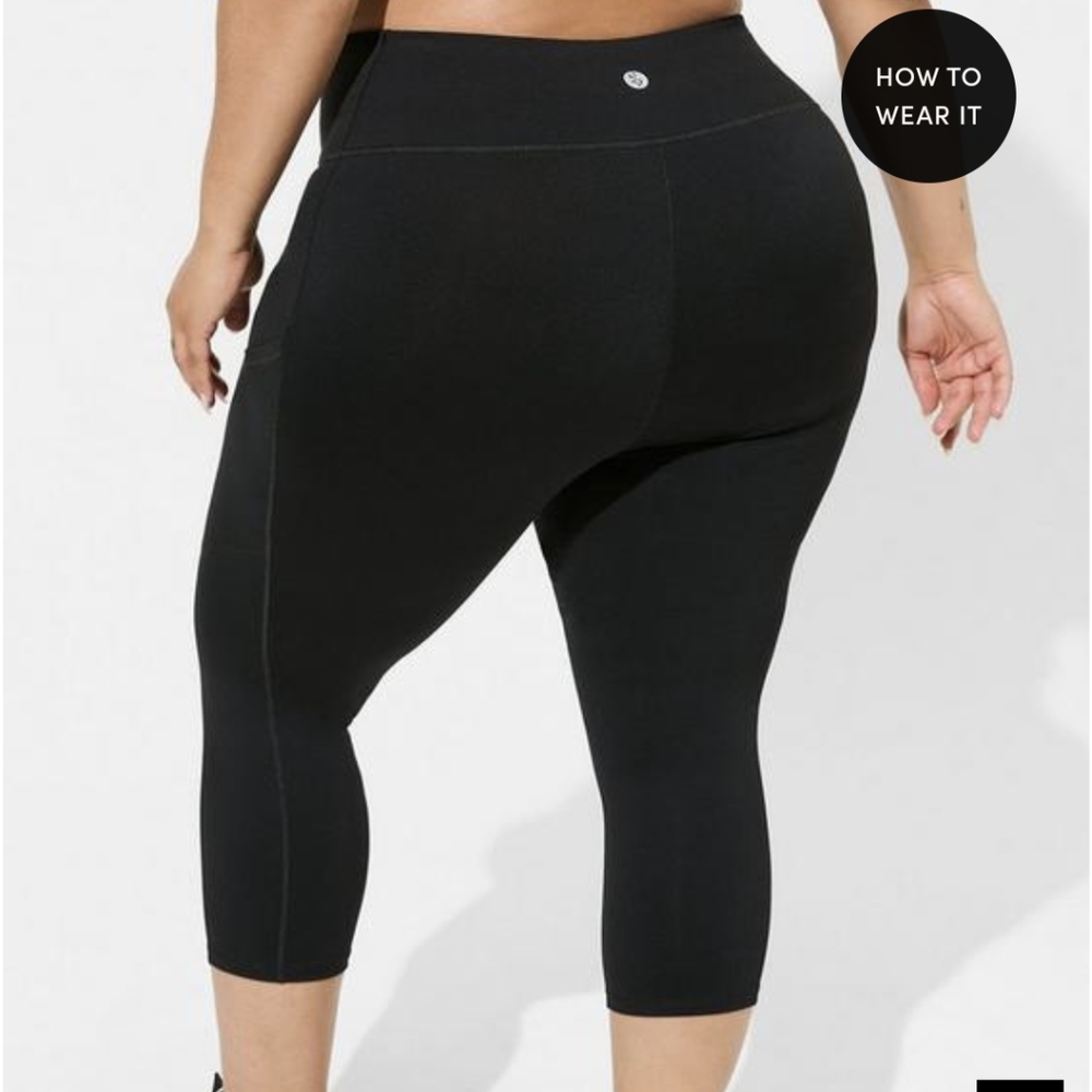 Torrid Performance Work Out Capris With Pockets - image 3